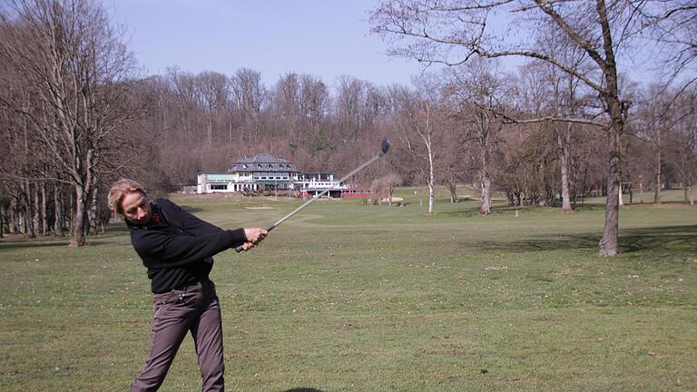Elke Westenberg beim Abschlag. Golf - ein offener Sport. Foto: Milena Meder - Elke Westenberg beim Abschlag. Golf - ein offener Sport. Foto: Milena Meder Elke Westenberg beim Abschlag. Golf - ein offener Sport. Foto: Milena Meder - Elke Westenberg beim Abschlag. Golf - ein offener Sport. Foto: Milena Meder