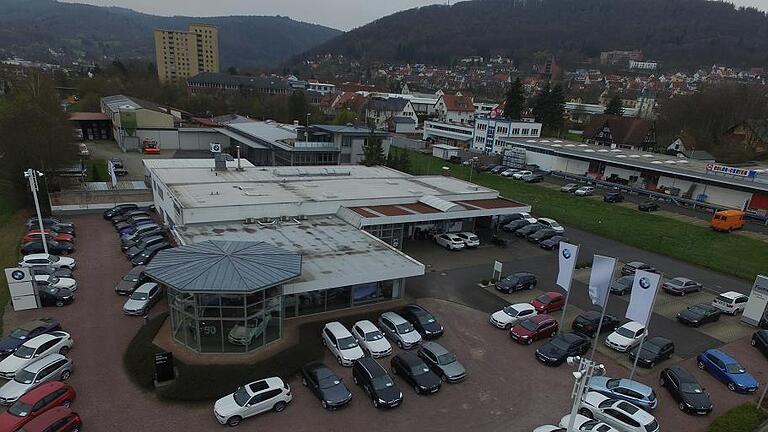 Das Autohaus Fuchs an seinem Standort Im Aller ist seit 50 Jahren familiengeführt.