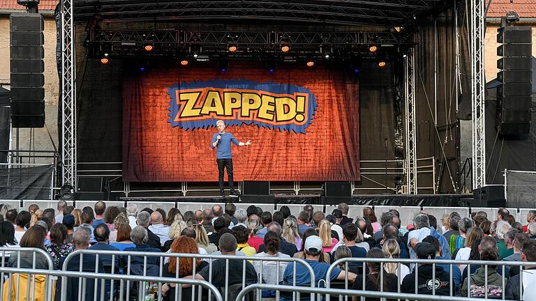 Der Comedian Michael Mittermeier war am Montagabend zu Gast in Rottendorf bei Würzburg.  Im Rahmen der Open Air Kulturtage trat er im Gut Wöllried auf.