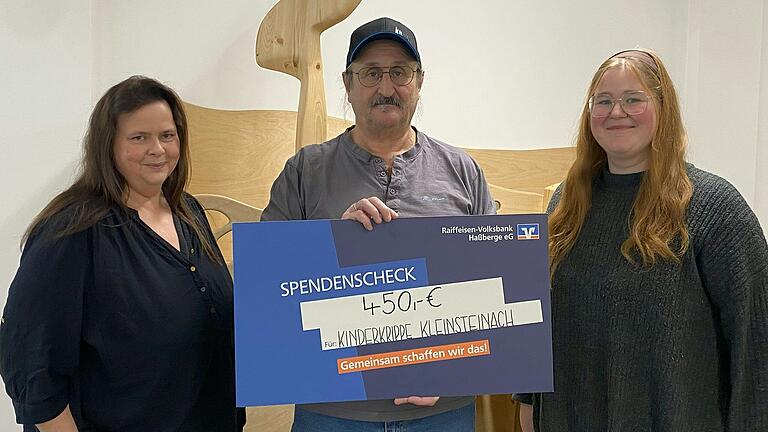 Auf dem Foto Nadja Kraus (Leitung Krippengruppe 1), Hannes Oppermann (1. Vorsitzender Kegelclub Kleinsteinach), Marie Luise Wolf (Leitung Krippengruppe 2).