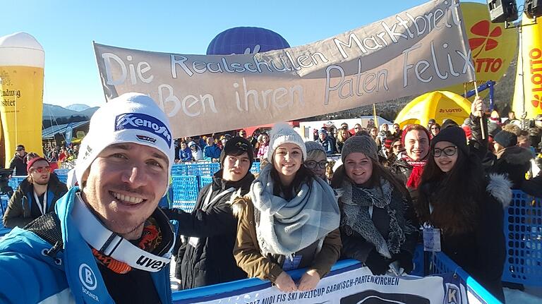 Schüler der beiden Realschulen Marktbreit feuerten im Januar 2017 ihren Schulpaten Felix Neureuther vor Ort in Garmisch an.