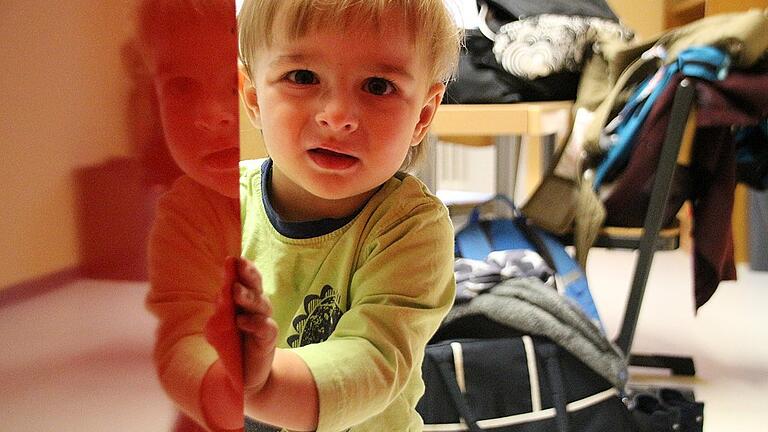 Nico gehört schon zu den älteren Kindern, die mit ihren Müttern oder Vätern zum Elterntreff des Familienstützpunkts Volkach kommen. Foto: Martin Nefzger Nico gehört schon zu den älteren Kindern, die mit ihren Müttern oder Vätern zum Elterntreff des Familienstützpunkts Volkach kommen. Foto: Martin Nefzger