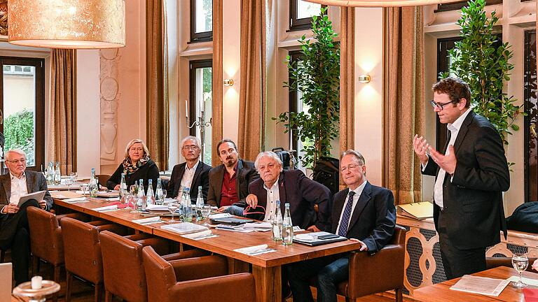 Bei der Pressekonferenz des Verkehrsbündnisses präsentierten Mitte Oktober Mitglieder der Fraktionen von Grünen, FDP/Bürgerforum, Freie Wähler und Linke im sowie Stadträte von ÖDP, Würzburger Liste und Zukunft für Würzburg im Bürgerspital ihren Konsens beim Parkverkehr.&nbsp;&nbsp;