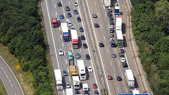 Fahrbahnerneuerung auf der A 5       -  Auch der Verkehr muss gut geplant werden. Das machen in der Regel Verkehrsplaner.
