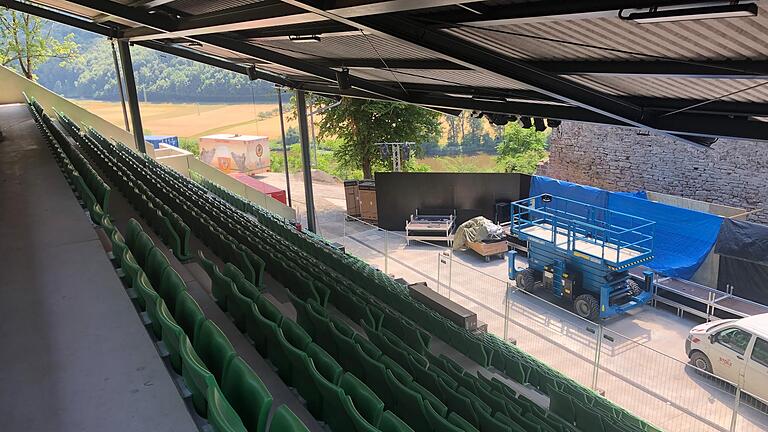 Der Blick auf die Bühne von den obersten Rängen. Ob diese Plätze die besten sind, wird sich zeigen.