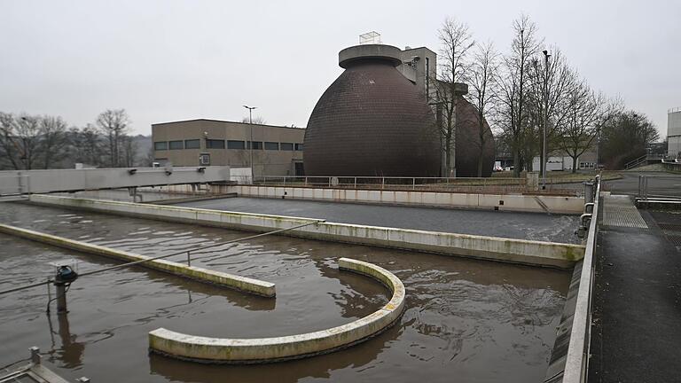 Die beiden Faultürme der Winterhäuser Kläranlage liefern mehr Energie in Form von Biogas als die Anlage im Jahresmittel verbraucht. Die beiden Faultürme der Winterhäuser Kläranlage liefern mehr Energie in Form von Biogas als die Anlage im Jahresmittel verbraucht.