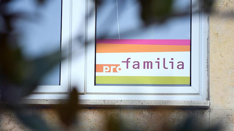 Pro familia berät sein wenigen Wochen kirchenunabhängig Betroffene sexuellen Missbrauchs. Das Bistum will die Zusammenarbeit demnächst wieder beenden. Pro familia berät sein wenigen Wochen kirchenunabhängig Betroffene sexuellen Missbrauchs. Das Bistum will die Zusammenarbeit demnächst wieder beenden.