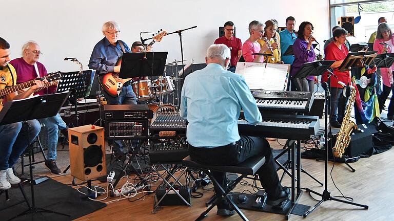 Die Gruppe Sing’n Swing spielte im Katholischen Pfarrzentrum.       -  Die Gruppe Sing’n Swing spielte im Katholischen Pfarrzentrum.