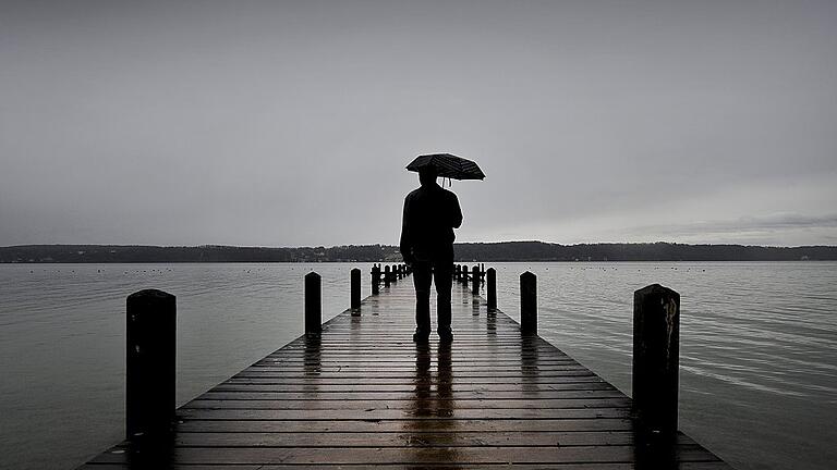 AOK zu psychischen Erkrankungen - Laut AOK haben die Krankschreibungen wegen psychischer Probleme in den vergangenen Jahren in ganz Bayern deutlich zugenommen. AOK zu psychischen Erkrankungen - Laut AOK haben die Krankschreibungen wegen psychischer Probleme in den vergangenen Jahren in ganz Bayern deutlich zugenommen.