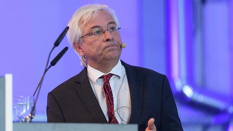 Professor Michael Flentje, Direktor der Klinik für Strahlentherapie der Uniklinik Würzburg, ist dankbar für den Neubau, der die Behandlung von Patienten weiter verbessern soll. Professor Michael Flentje, Direktor der Klinik für Strahlentherapie der Uniklinik Würzburg, ist dankbar für den Neubau, der die Behandlung von Patienten weiter verbessern soll.