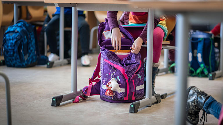 Am Montag dürfen wieder mehr Schüler in den Unterricht. Die Lockerungen hängen jedoch auch von der Inzidenz ab.