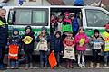 Nach dem Besichtigen des Polizeiautos und der Ausrüstung konnten die Vorschulkinder von Adelsberg und Wernfeld Rucksäcke mit Bewegungsspielen sowie Lehr- und Malbüchern über den Straßenverkehr empfangen.