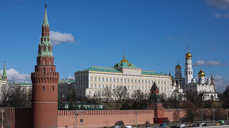 Moskauer Kreml - Der Kreml weist die Kritik zurück, dass China sich in den russischen Angriffskrieg gegen die Ukraine hineinziehen lasse. (Archivbild) Moskauer Kreml - Der Kreml weist die Kritik zurück, dass China sich in den russischen Angriffskrieg gegen die Ukraine hineinziehen lasse. (Archivbild)