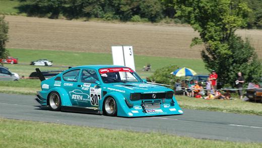 43. Hauenstein-Bergrennen       -  Der Stangenröther Sebastian Schmitt sicherte sich als Gesamtelfter mit seinem Opel Kadett C 16V den prestigeträchtigen ersten Platz in der Gruppe H.