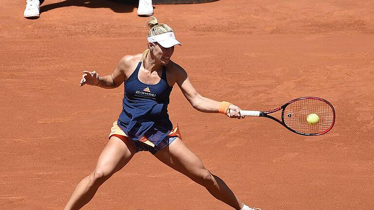 Kraftakt - Angelique Kerber brauchte in Madrid für den Sieg über Katerina Siniakova aus Tschechien drei Sätze. Foto: Gtres Kraftakt - Angelique Kerber brauchte in Madrid für den Sieg über Katerina Siniakova aus Tschechien drei Sätze. Foto: Gtres