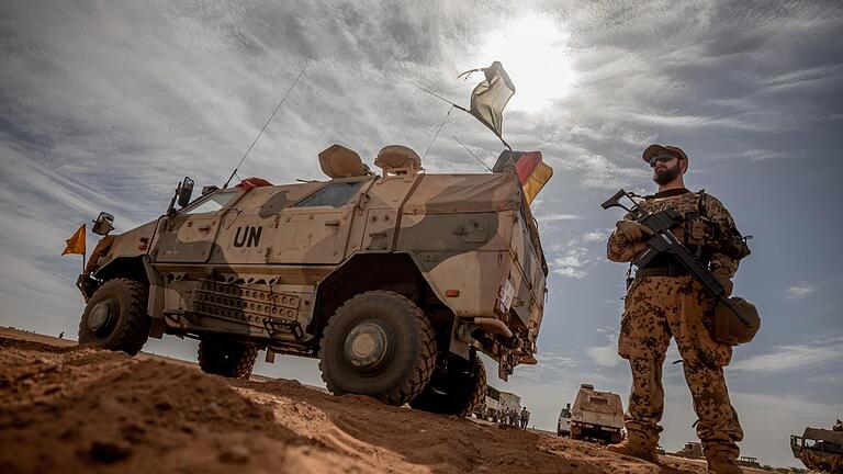 Bisher ohne Kampfauftrag: Bundeswehr-Soldat in Mali Foto: M. Kappeler, dpa       -  Bisher ohne Kampfauftrag: Bundeswehr-Soldat in Mali Foto: M. Kappeler, dpa