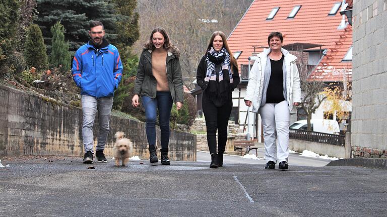 2018 war für Familie Freudinger ein schweres Jahr. Tochter Michelle (Zweite von links) erkrankte an Leukämie und verbrachte ein halbes Jahr im Krankenhaus.