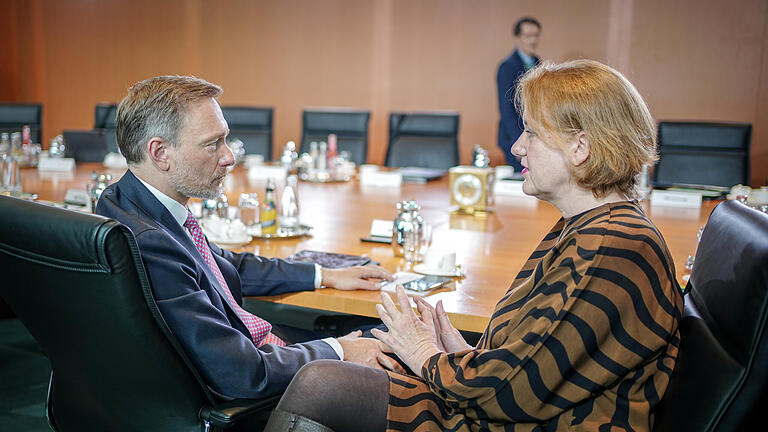 415605013.jpg       -  Bundesfamilienministerin Lisa Paus (Grüne) fürchtet wegen Lindners Wachstumschancengesetz um die Kindergrundsicherung.