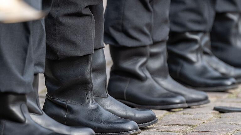 Bundeswehr-Rekruten vereidigt.jpeg - Verteidigungsminister Pistorius hat in neuen Verteidigungspolitischen Richtlinien 'Kriegstüchtigkeit als Handlungsmaxime' ausgerufen. Bundeswehr-Rekruten vereidigt.jpeg - Verteidigungsminister Pistorius hat in neuen Verteidigungspolitischen Richtlinien 'Kriegstüchtigkeit als Handlungsmaxime' ausgerufen.