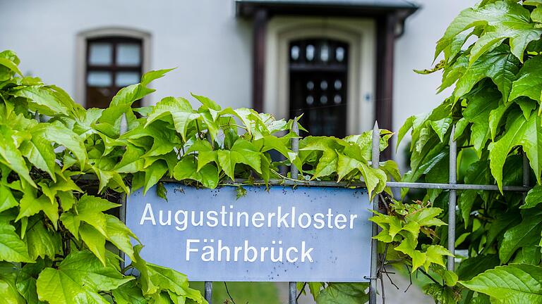 Ab August steht das Kloster im kleinen Weiler Fährbrück leer. Dann könnten hier vorübergehend Flüchtlinge untergebracht werden. Ab August steht das Kloster im kleinen Weiler Fährbrück leer. Dann könnten hier vorübergehend Flüchtlinge untergebracht werden. 