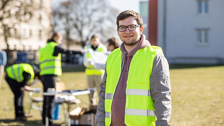 Robin Schaub studiert Luft-und Raumfahrt und ist Vereinsvorstand von WüSpace. Robin Schaub studiert Luft-und Raumfahrt und ist Vereinsvorstand von WüSpace.