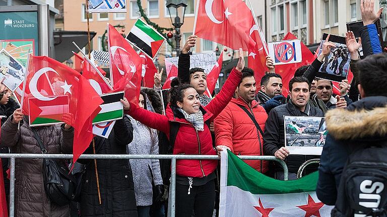 Rund 120 Menschen demonstrieren am Sonntag in der Plattnerstraße gegen die Anerkennung Jerusalems als Hauptstadt Israels. Rund 120 Menschen demonstrieren am Sonntag in der Plattnerstraße gegen die Anerkennung Jerusalems als Hauptstadt Israels.