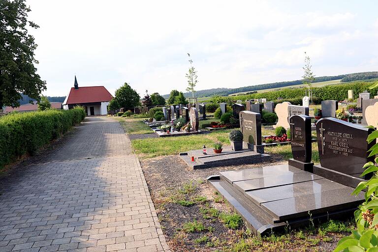 Neu geregelt und in die Satzung eingearbeitet werden sollen Bestattungsgebühren auf den Gemeindefriedhöfen; hier zu sehen ist der Friedhof in Memmelsdorf. Neu geregelt und in die Satzung eingearbeitet werden sollen Bestattungsgebühren auf den Gemeindefriedhöfen; hier zu sehen ist der Friedhof in Memmelsdorf.