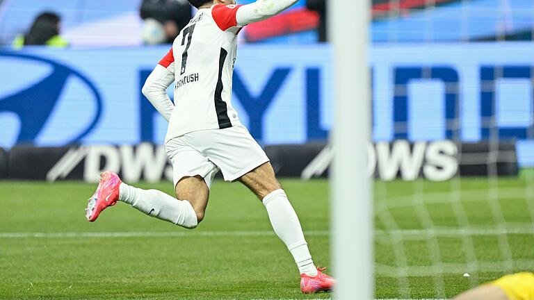 Eintracht Frankfurt - SC Freiburg       -  Omar Marmoush jubelte vielleicht ein letztes Mal für Eintracht Frankfurt