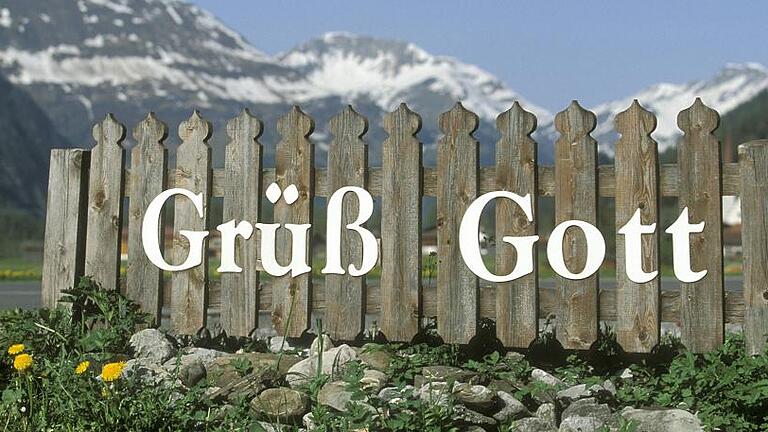 &bdquo;Grüß Gott&ldquo; in Österreich: Eigentlich kommen die Deutschen ja gern hierher. Viele arbeiten sogar im Nachbarland. Nur dürfte das für Deutsche künftig schwerer werden.