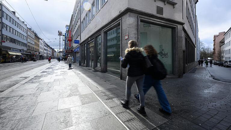 Der Leerstand am Eckhaus in der Kaiserstraße ist auffällig. Seit Beginn des Jahres hat sich für 'United Colors of Benetton' kein Nachfolger gefunden.