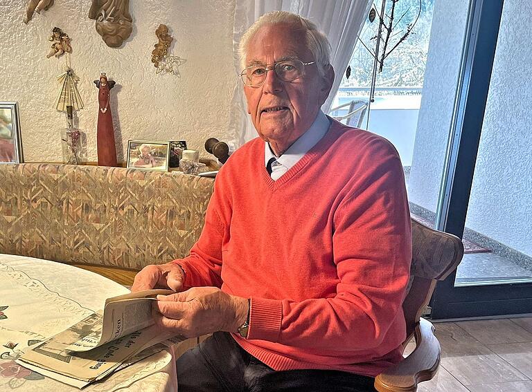 Der 91-jährige Lorenz Dümpert war bei Kriegsende 11 Jahre alt. Er hat mit großer Akribie die Geschichte des 2. Weltkrieges von Eltmann aufgearbeitet. Der 91-jährige Lorenz Dümpert war bei Kriegsende 11 Jahre alt. Er hat mit großer Akribie die Geschichte des 2. Weltkrieges von Eltmann aufgearbeitet.