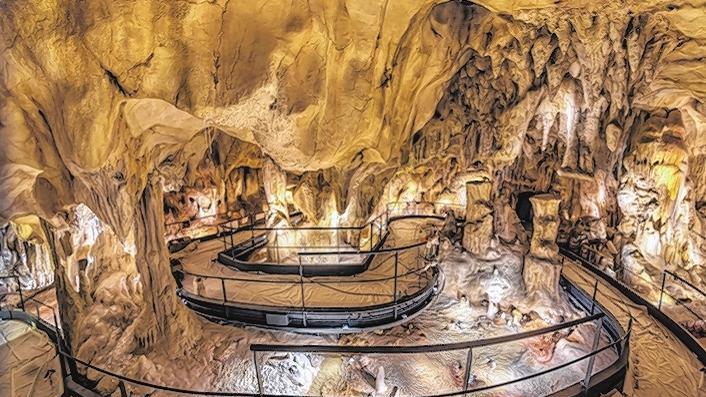 Detailgetreu: Blick in den Nachbau der Chauvet-Höhle.