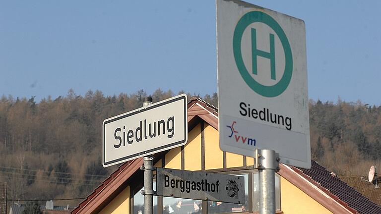 Da ging's hoch zur Emmy: 400 Meter die Pfalzbrunnenstraße hinauf, 50 Meter über dem Maintal, liegt der Berggasthof Zum Pfalzbrunnen, der seit Jahresanfang geschlossen hat.