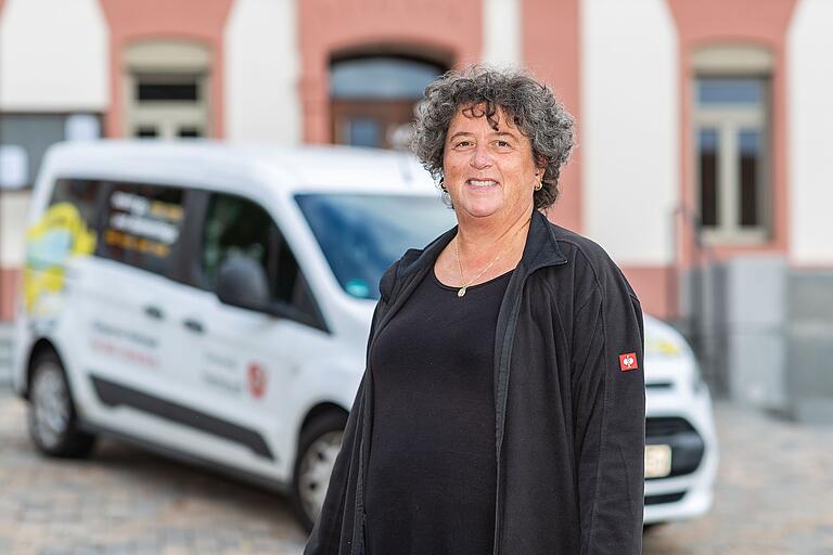 Karina Poelmann ist 51, Altenpflegerin und war schon beim Start 2015 als Fahrerin dabei. Karina Poelmann ist 51, Altenpflegerin und war schon beim Start 2015 als Fahrerin dabei. 