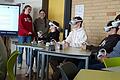 Unser Bild zeigt vier Schüler der elften Klasse beim virtuellen Ausflug ins Google-Rechenzentrum.