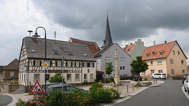 Der hübsch gestaltete Büttharder Marktplatz: Über einen Steinbruch vor der Haustüre wollen die Büttharder nicht mit sich reden lassen. Der hübsch gestaltete Büttharder Marktplatz: Über einen Steinbruch vor der Haustüre wollen die Büttharder nicht mit sich reden lassen.