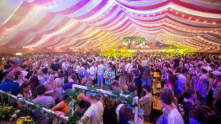 Auf dem Würzburger Volksfest Kiliani darf künftig der Ballermann-Hit 'Layla' nicht mehr gespielt werden.