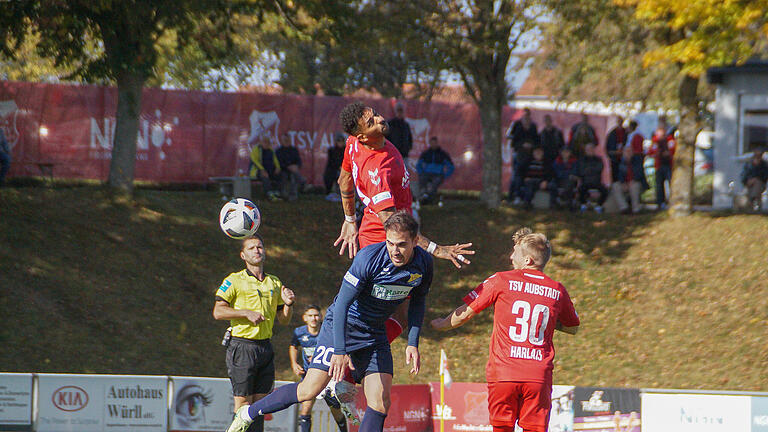 Beim 4:1-Heimerfolg des TSV Aubstadt gegen den FC Pipinsried brilliert Patrick Hofmann als vierfacher Torschütze.