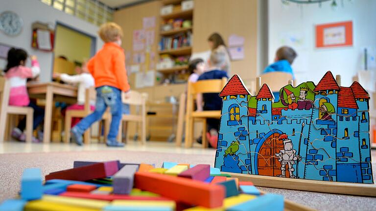 Kindertagesstätte       -  Der Bund überlässt den Ländern weitere vier Milliarden Euro für Qualitätsverbesserungen in den Kitas. Für Umbauten darf das Geld aber nicht mehr genutzt werden. (Archivbild)