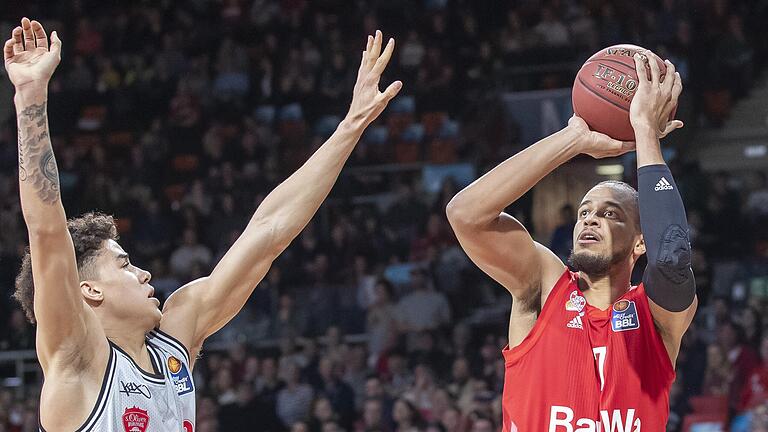 Im Februar 2020 noch Gegner, ab sofort Teamkollegen: Alex King (rechts) kehrt zu den Baskets zurück und spielt fortan mit Joshua Obiesie zusammen.