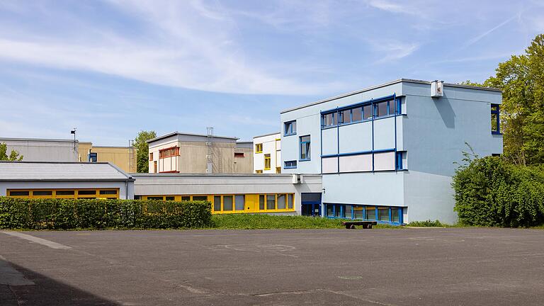 Die Mittelschule Gerolzhofen befindet sich ebenfalls am Lülsfelder Weg 6. Hier werden aktuell 305 Schülerinnen und Schüler in 14 Klassen unterrichtet.