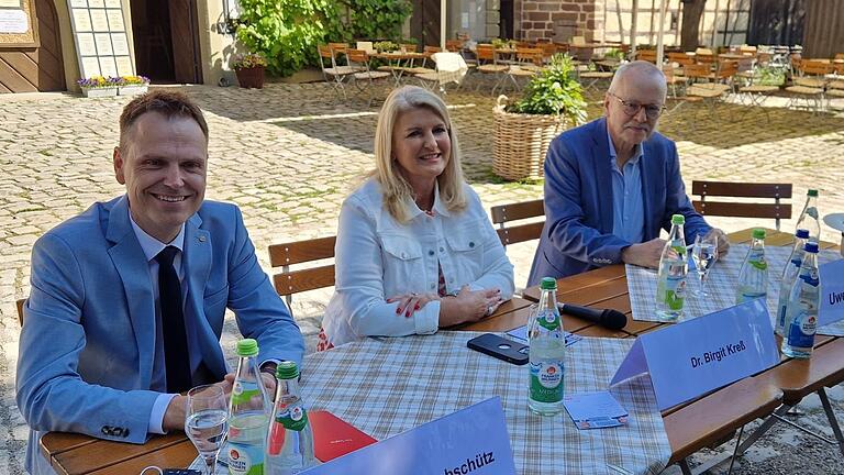 Bei den gemeinsamen Auftritten zeigten die Landratskandidaten Christian von Dobschütz, Birgit Kreß und Uwe Kekeritz viel Übereinstimmung, etwa bei der Podiumsdiskussion, zu der der SPD-Kreisverband ins Freilandmuseum Bad Windsheim eingeladen hatte. Die SPD stellte keinen Bewerber auf.&nbsp;