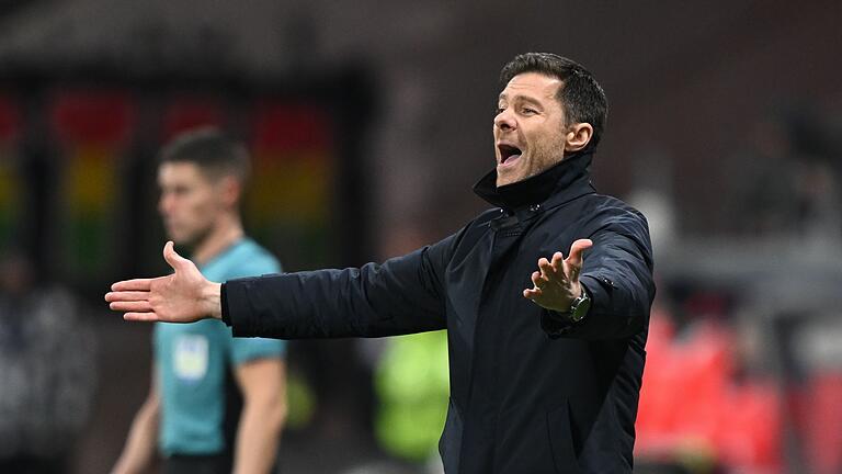 Eintracht Frankfurt - Bayer 04 Leverkusen - Leverkusens Trainer Xabi Alonso sieht sich vor dem Champions-League-Duell mit dem FC Bayern München in der Favoritenrolle. Eintracht Frankfurt - Bayer 04 Leverkusen - Leverkusens Trainer Xabi Alonso sieht sich vor dem Champions-League-Duell mit dem FC Bayern München in der Favoritenrolle.