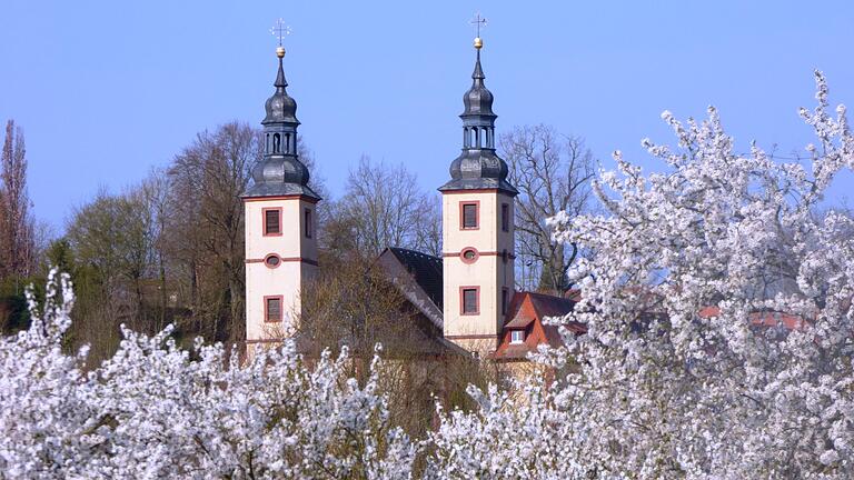 Auf dem Osterweg: Am Kloster Triefenstein im Landkreis Main-Spessart kann man auf 15 Stationen am Karfreitag und Karsamstag die letzte Tage Jesu nachverfolgen. Auch für Kinder ist Spannendes dabei.