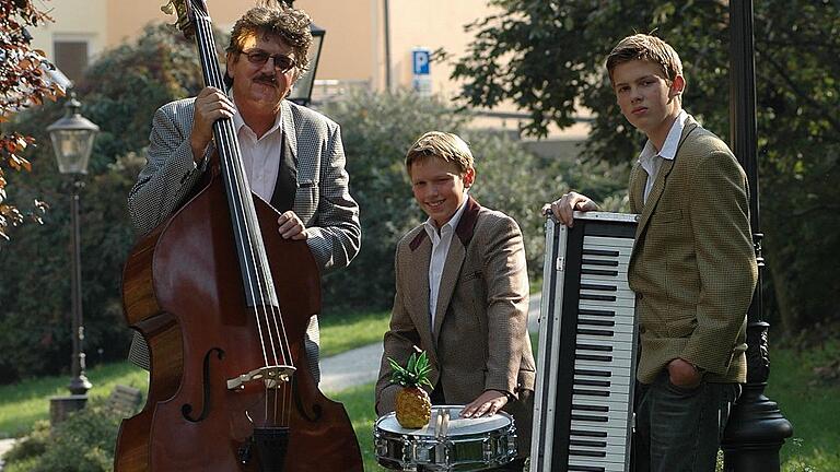 Coconut Combo - Mit der Familienband „Coconut Combo” ging's los: Vater Rainer Hain, Lucas und Felix. Archivfoto: Familie Hain Coconut Combo - Mit der Familienband „Coconut Combo” ging's los: Vater Rainer Hain, Lucas und Felix. Archivfoto: Familie Hain