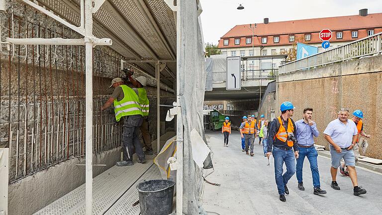 Pressetermin an einer der Würzburger Baustellen: Blick auf die derzeit gesperrte Unterführung am Europastern.