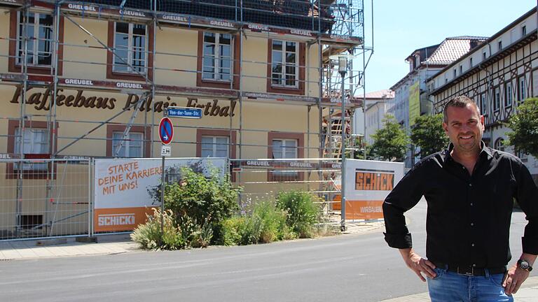 Gründlich sanierte Anton Schick vor der Einweihung 2022 das Kaffeehaus Palais Erthal. Jetzt sucht er einen Pächter.