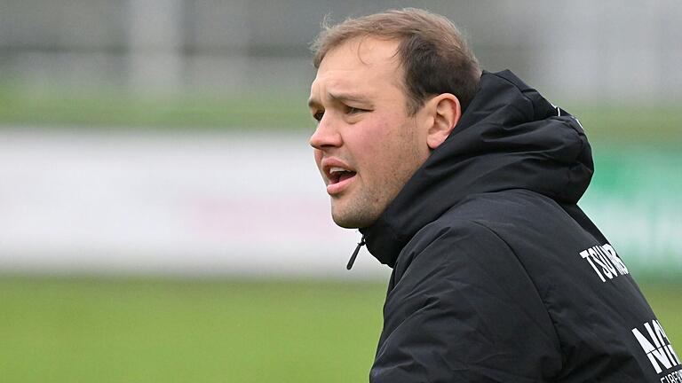 Julian Grell, der Trainer des Fußball-Regionalligisten TSV Aubstadt, nahm mit seiner Mannschaft das Remis bei der SpVgg Greuther Fürth II gerne mit.