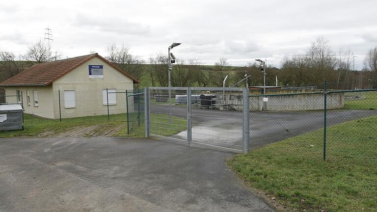 Die Kläranlage in Biebelried wurde vom Gründer des Mainfrankenparks gebaut, betrieben wird sie von einer Fremdfirma. Diese zieht sich jetzt zurück und die Gemeinde muss nun entscheiden, ob sie die Anlage übernimmt und wie es damit weitergehen soll.&nbsp;