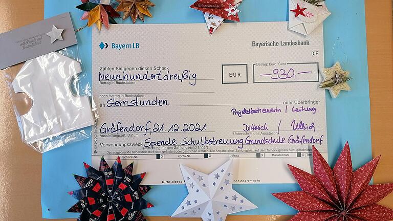 Bastelaktion der Grundschule: Sterne für die Aktion 'Sternstunden'. Bastelaktion der Grundschule: Sterne für die Aktion 'Sternstunden'.